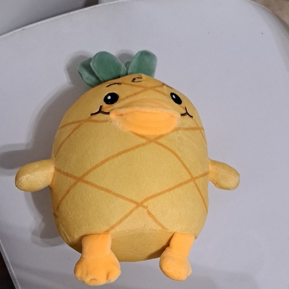Pineapple Plush Toy for Small Pets - Yellow and Green - Picture 4 of 6